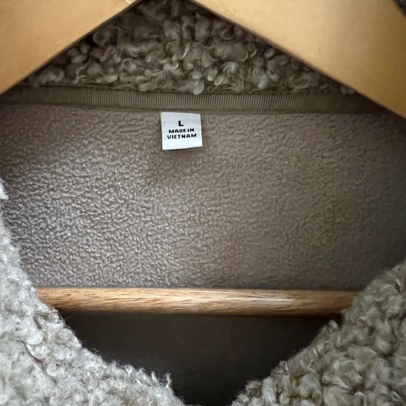 Uniqlo Fleece Jacket - Picture 3 of 3